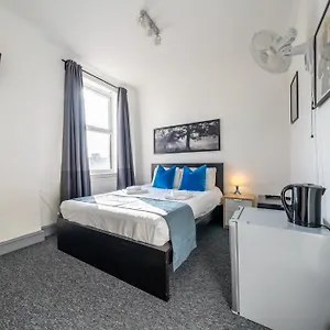 Ryam Bed & Breakfast London